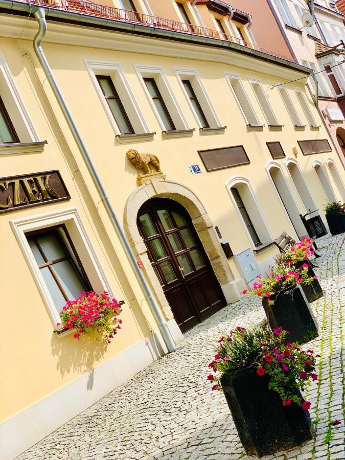 Hotel, Apartament Pod Zlotym Lwem W Samym Centrum Miasta Z Darmowym Parkingiem VII Клодзько Екстер'єр фото