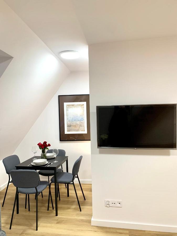 Hotel, Apartament Pod Zlotym Lwem W Samym Centrum Miasta Z Darmowym Parkingiem VII Клодзько Екстер'єр фото